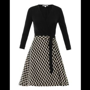 EXCELLENT COND DVF Amelia silk diamond wrap dress